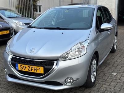 Peugeot 208 1.2 VTi Blue BJ: 2012 New APK Navi Airco Cruise