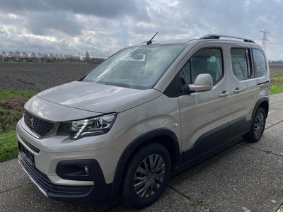 Peugeot Rifter 1.2 Navigatie, Camera, Trekhaak (bj 2019)