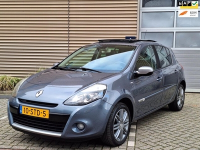 Renault Clio 1.6 Night & Day Automaat Zeer lage km