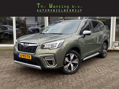 Subaru Forester 2.0i e-BOXER First Edition Stoelverwarming voor + achter | Stuurwielverwarming | Trekhaak | Panorama dak | Apple Carplay/Android Auto | Nieuwstaat |