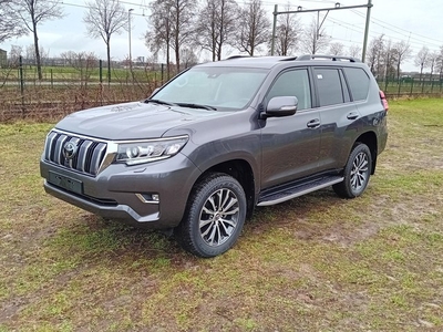 Toyota Land Cruiser 2.8 D-4D-F Executive Window Van