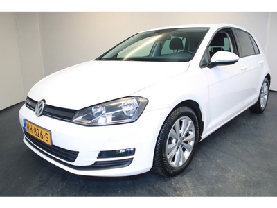 Volkswagen Golf 1.0 TSI Business Edition Connected