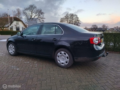 Volkswagen Jetta 1.6 FSI trekhaak airco.