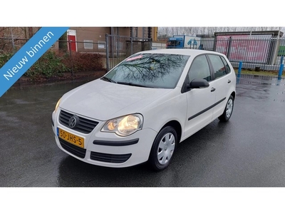 Volkswagen Polo 1.4-16V Trendline NETTE AUTO RIJD EN