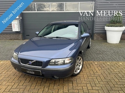 Volvo S60 2.4 airco apk 9-2024 trekhaak (bj 2001)