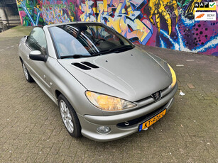 Peugeot 206 CC 1.6-16V Quiksilver zeer nette auto rijd heerlijk voorzien van airco vol leer alle boeken aanwezig 177dkm bj 2004