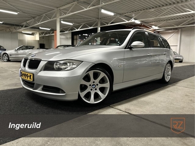 BMW 3 Serie Touring 320i Business Line l Pano l Navi l