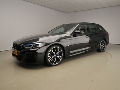 BMW 5-SERIE Touring 530d XDrive / M-Sportpakket / Laserlicht / Leder / HUD / trekhaak / Schuifdak / Adaptive drive / DAB / Harman-kardon sound / Alu 20 inch