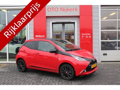 TOYOTA AYGO 1.0 VVT-i x-play met Luxury pack en automaat