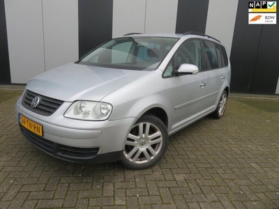 Volkswagen Touran 1.6-16V FSI Optive I