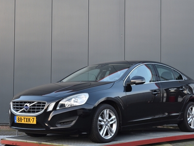 VOLVO S60 1.6 T4 Momentum trekhaak navigatie