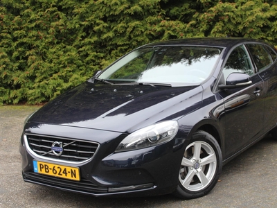 VOLVO V40 2.0 D2 Kinetic 120PK | AUTOMAAT | Airco | NAVI | Stoelverwarming | Xenon | PDC V+A | Trekhaak | Cruise Control