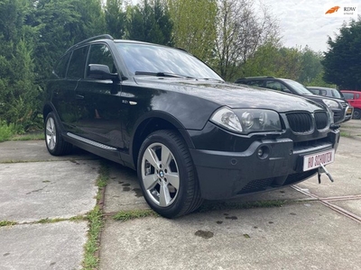 BMW X3 3.0i Executive // Panodak // Leder // Goed