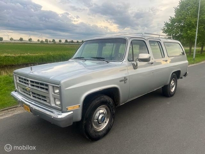 Chevrolet USA surburban silverado