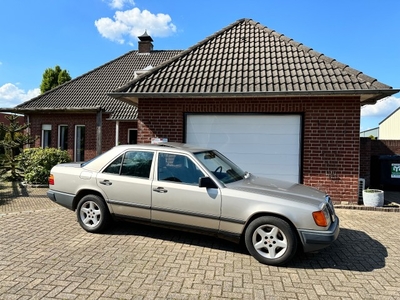 Mercedes-Benz 200 260 E automaat