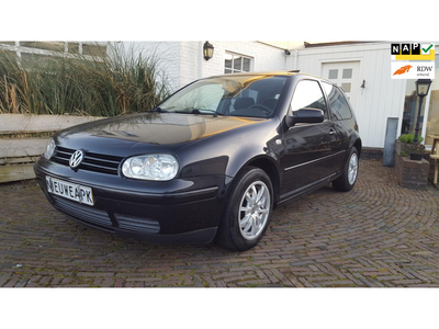 Volkswagen Golf 1.8-5V Highline,zeer goede, goed rijdende auto incl 3 mnd garantie ,servicebeurt en een nieuwe APK tot 22-05-2022