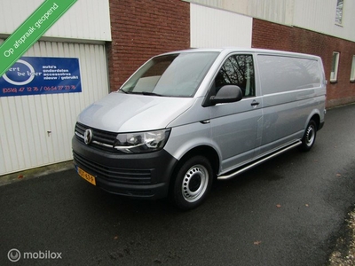 Volkswagen Transporter 2.0 TDI L2H1 2020 grijs met 134021 km