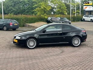 Alfa Romeo GT 1.8 T.Spark Imola,bj.2008,kleur:zwart,climate,leder,sportvelgen,motor gereviseerd,APK 05/2025 en NAP met 210895 km.