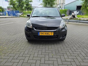 Daihatsu Sirion 2 1.0-12V Premium uitv. incl. AIRCO. uitsluitend op afspraak !