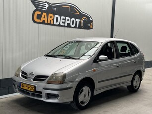 Nissan Almera Tino 1.8 Ambience rookt een beetje.