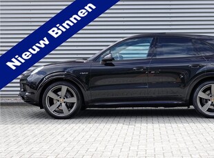 Porsche Cayenne 3.0 E-Hybrid | Sportuitlaat Zwart | Panoramadak | Soft Close | Sportdesign | Achterasbesturing |