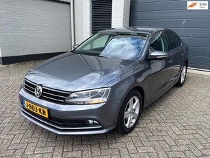 Volkswagen Jetta 2.0 TDI Highline Uniek! - Camera - Vol opties - Cruise - Navi