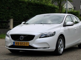 Volvo V40 1.6 T2 | CLIMA | CRUISE | CAMERA | TREKHAAK | ZEER MOOIE PERFECT ONDERHOUDEN AUTO |