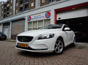 Volvo V40 1.6 T3 Momentum NL AUTO Volvo onderh NAVI XENON Autom inparkeren Park Distance Control Cruise Stoelverwarming Sportvelgen Blue tooth