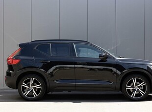 Volvo XC40 | B4 AWD R-Design | Panoramadak | Black Pack | 2100KG trekgewicht | BLIS |