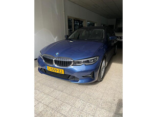 BMW 3-serie Touring 320i Business Edition 184PK Auto. Navigatie / Trekhaak / Led verlichting / Apple Carplay / Parkeer Sensoren /