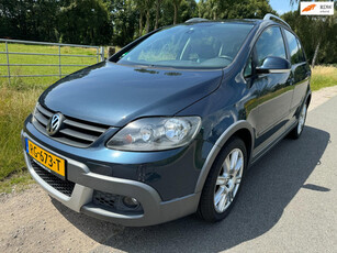 Volkswagen Golf 1.4 TSI Cross keurig onderhouden met trekhaak