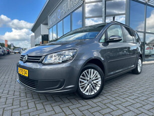 Volkswagen Touran 1.6 TDI Edition BlueMotion 7p. | Navigatie | Trekhaak | LMV | Zeer nette goed onderhouden auto!