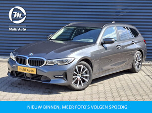 BMW 3 Serie Touring 330e Sportline Plug in Hybrid 293pk PHEV | Lederen Sportstoelen | Trekhaak af Fabriek | Adaptive Cruise | Harman Kardon | Laser LED | Head Up | Sfeerverlichting | Apple Carplay |