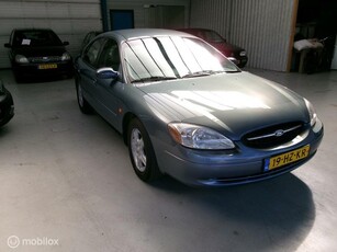 Ford USA Taurus 3.0-24V V6 SE