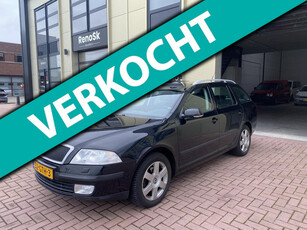 Skoda Octavia Combi 1.6 FSI Elegance Attractive Business / NAVIGATIE / CRUISECONTROL / XENON / PARKEERSENSOREN / TREKHAAK / NAP