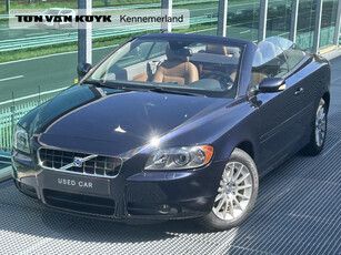 Volvo C70 Convertible 2.4i Momentum Lederen bekleding, 16 inch velgen, Climate control, Cruise Control, Windschot, Achterbank bescherming, 2e eigenaar volledige historie aanwezig !