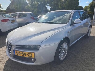 Alfa Romeo 159 Sportwagon 1.9 JTS Distinctive Apk