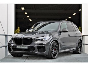 BMW X5 xDrive45e M-sport 394pk Dravitgrijs M-seats Pano