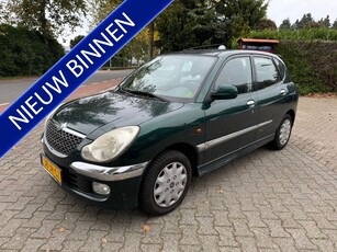 Daihatsu Sirion 1.3-16V VTR (bj 2002)