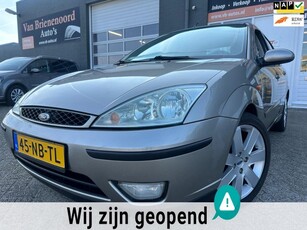 Ford Focus 2.0-16V Ghia in automaat en airco em trekhaak