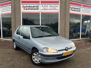 Peugeot 106 1.1 XT - Nieuwe APK - Trekhaak - Elek ramen