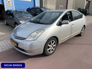 Toyota Prius 1.5 VVT-i Business 2004 - Niet mooi, wel goed.