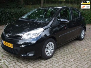 Toyota Yaris 1.3 VVT-i Now airco zwart 5 drs nw Type nwe