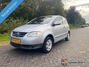 Volkswagen Fox 1.2 Trendline met set winterbanden op velg.