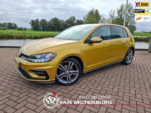 Volkswagen Golf 1.0 TSI Highline Business R Digi dashboard