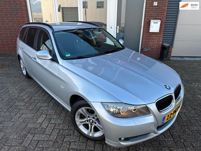 BMW 3-serie Touring 320i Business Line / Leder / PDC / Navi