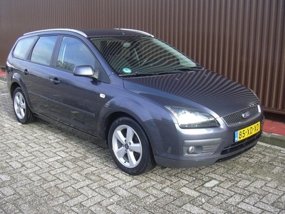 Ford Focus Wagon 1.6-16V Futura met N.A.P.