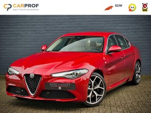 Alfa Romeo Giulia 2.0T 6C Villa d'Este / ROSSO ETNA /