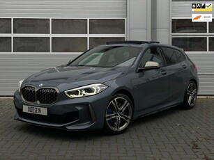 BMW 1-serie M135i xDrive / Head-Up / Pano / Camera /