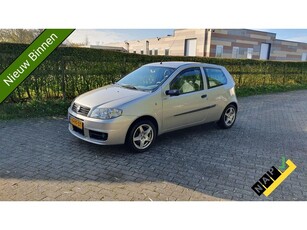 Fiat Punto 1.2 16v STUURBEKRACHTIGING AIRCO LM VELGEN